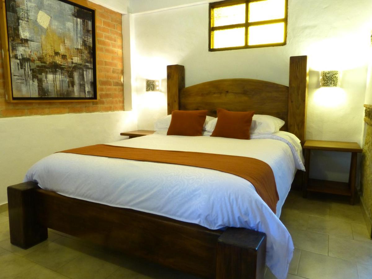 Bombon Hotel *