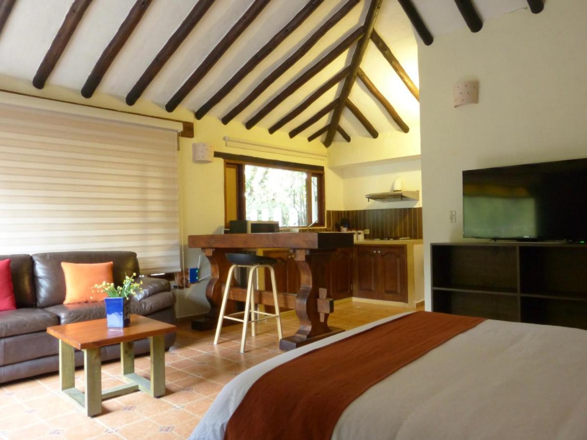 Bombon Hotel *