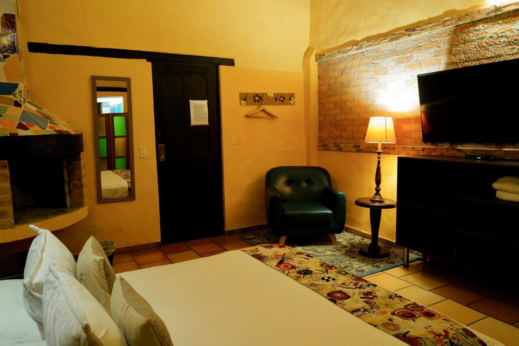 Bombon Hotel *